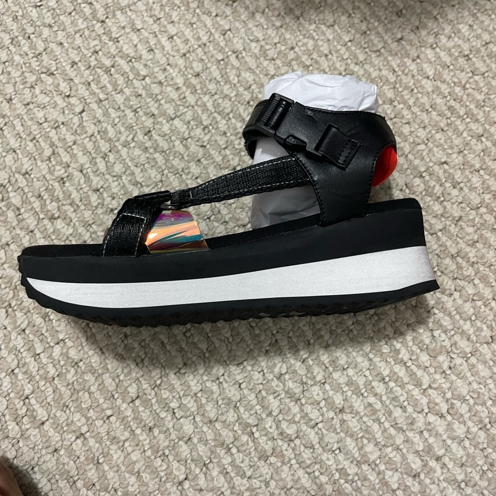 Chinese Laundry Platform sandals